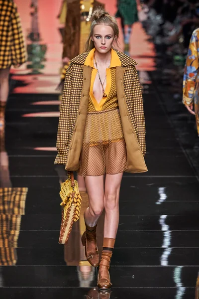 Look 11